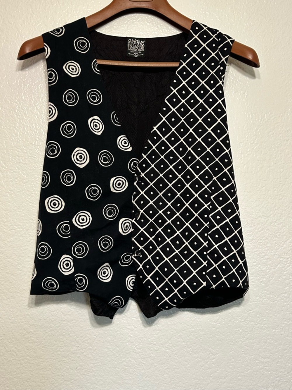 Primitive Prints Black White Patterned Vest
100% Cotton Men's L Chest 22”